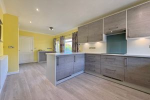 20' Kitchen/Dining Room- click for photo gallery